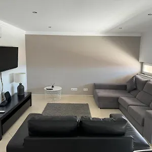 Modern 2 Bed 5km Carvoeiro Appartement